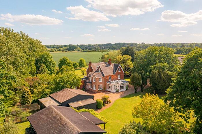 6 Bedroom Detached House For Sale In Middle Road, Ingrave, Brentwood, CM13