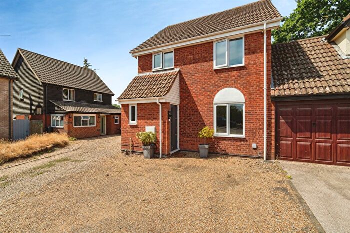 3 Bedroom Link Detached House For Sale In Lowes View, Diss, IP22