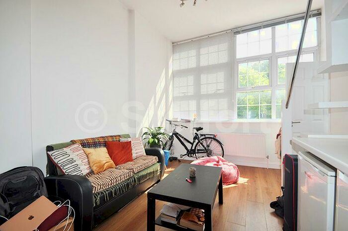 Flat To Rent In Archway Road, London, N19