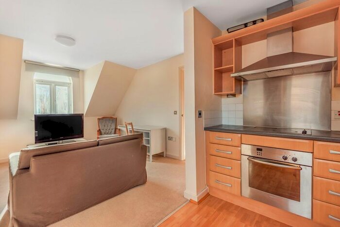 2 Bedroom Flat To Rent In Sydenham Road, Guildford, GU1