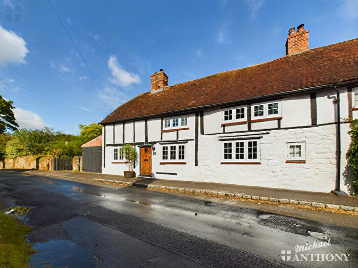 3 Bedroom Cottage For Sale In Market Hill, Whitchurch, HP22