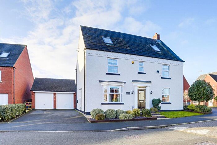 6 Bedroom Detached House For Sale In Falcon Way, Hucknall, Nottinghamshire, NG15