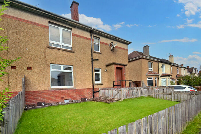 3 Bedroom Flat To Rent In Queensland Drive, Cardonald, G52
