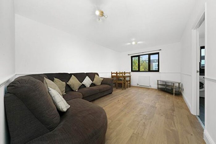 1 Bedroom Flat For Sale In Hewison Street, London, E3