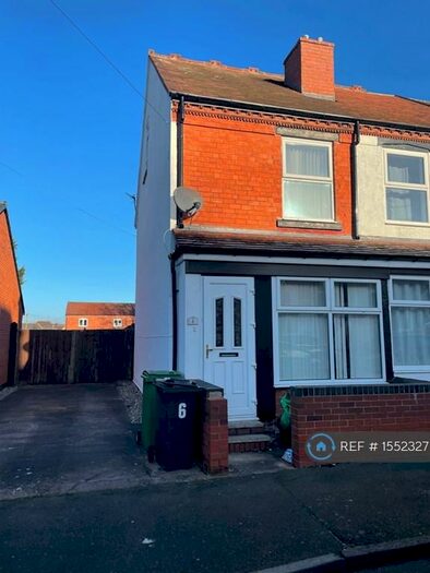 3 Bedroom End Of Terrace House To Rent In Southwick Road, Halesowen, B62