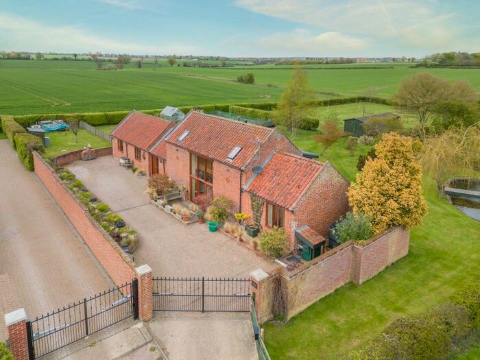 4 Bedroom Barn Conversion For Sale In Green Road, Loddon, Norwich, NR14