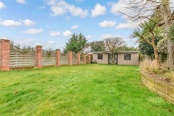 4 Bedroom Semi-Detached House For Sale In Bladindon Drive, Bexley, Kent, DA5