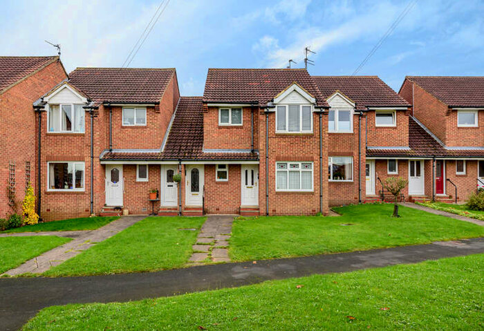 1 Bedroom Flat For Sale In Kelcbar Close, Tadcaster, North Yorkshire, LS24