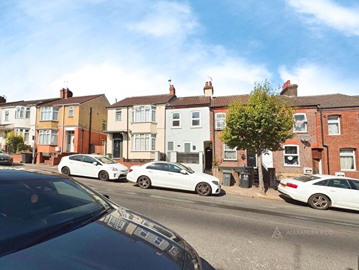 3 Bedroom Terraced House To Rent In Ferndale Road, Luton, Bedfordshire, LU1