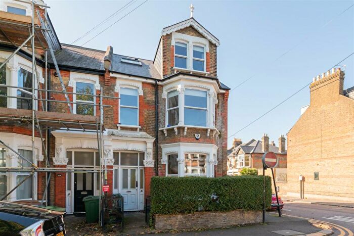 3 Bedroom Apartment To Rent In Cleveland Park Avenue, Walthamstow, E17
