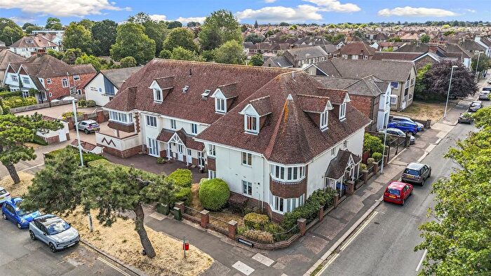 2 Bedroom Flat For Sale In Montague House, Grand Avenue, Worthing, BN11