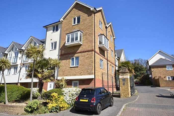 2 Bedroom Flat For Sale In Kings Mews, Margate, CT9
