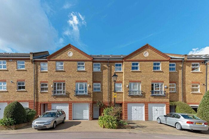 5 Bedroom Property For Sale In Malthouse Drive, Chiswick, W4