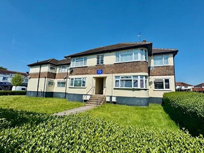 2 Bedroom Flat For Sale In Kenton Lane, Harrow, HA3