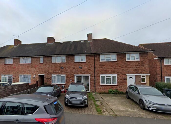 Studio To Rent In Sparrow Farm Drive, Feltham TW14