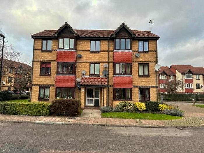 3 Bedroom Flat To Rent In Sterling Gardens, London, SE14