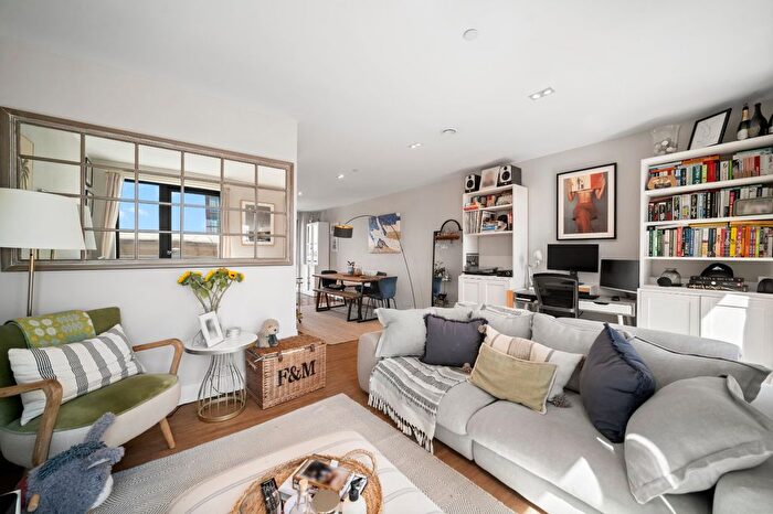 2 Bedroom Flat For Sale In Red Lion Square, Wandsworth High Street, London, SW18