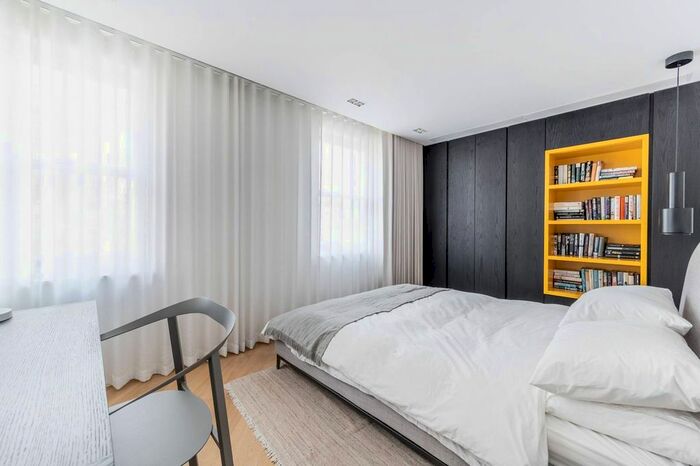 4 Bedroom Mews To Rent In Hesper Mews, South Kensington, London, SW5