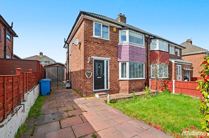 3 Bedroom Semi-Detached House For Sale In Woodall Drive, Runcorn, WA7