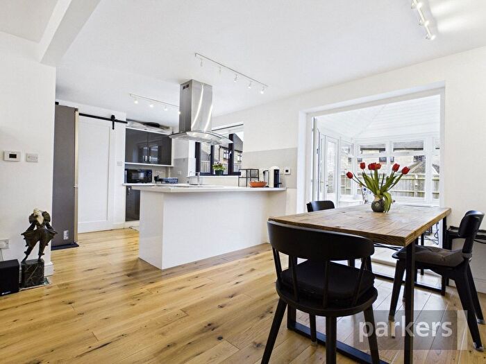 4 Bedroom Detached House For Sale In Sherbourne Road, Witney, Oxfordshire, OX28