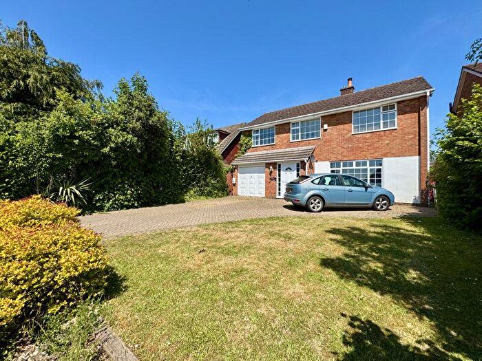 4 Bedroom Detached House For Sale In Highlea Avenue - No Chain, HP10