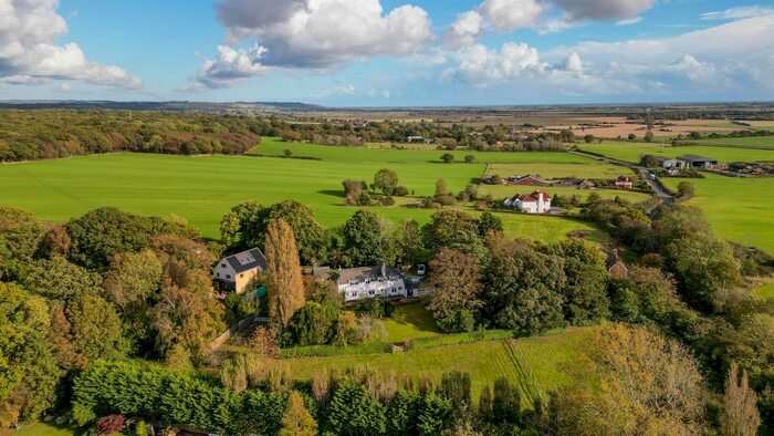 5 Bedroom Detached House For Sale In Ruckinge Road, Hamstreet, Ashford, TN26 - Photo 2