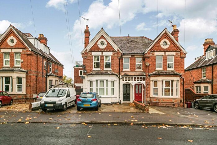 2 Bedroom Flat To Rent In Tilehurst Road, Reading, Berkshire, RG30