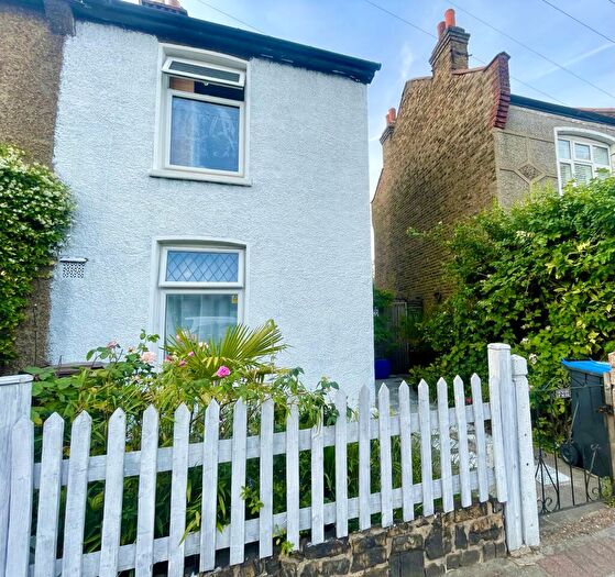 2 Bedroom End Of Terrace House For Sale In Crown Lane, Morden, SM4