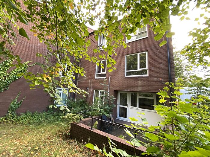 2 Bedroom Flat For Sale In Farm Lodge Grove, Malinslee, Telford, Shropshire, TF3