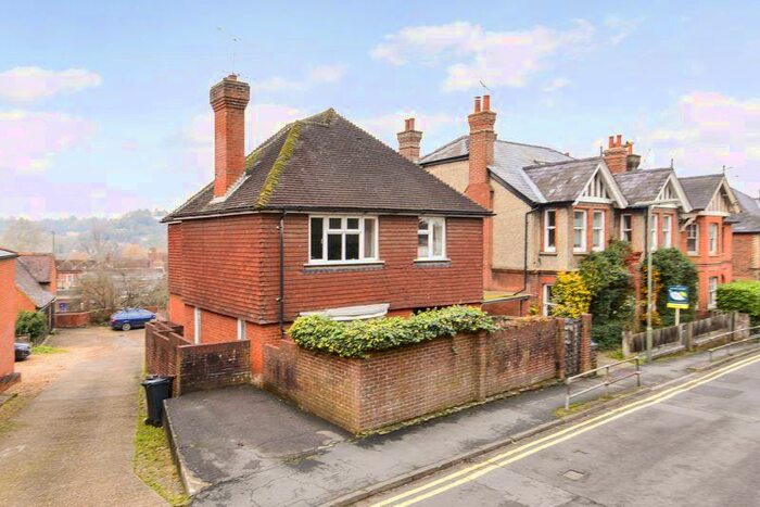 3 Bedroom Detached House To Rent In Croft Road, Godalming - Short Let, GU7