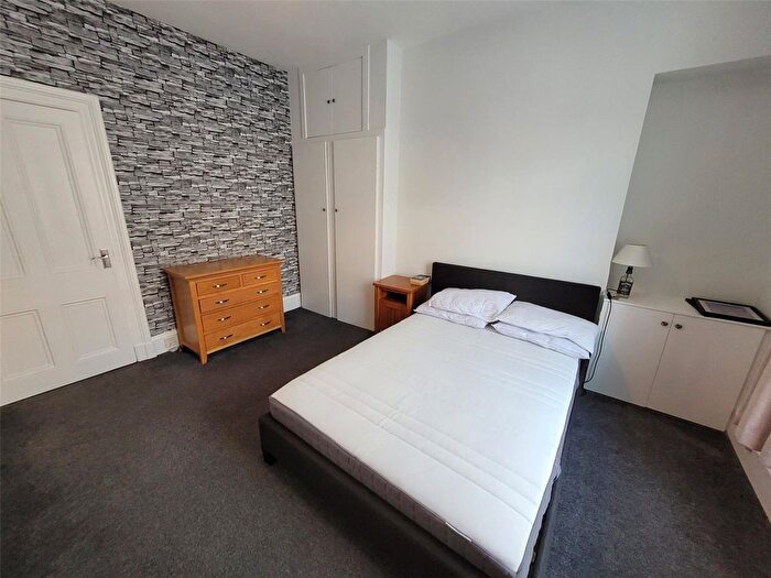 1 Bedroom Flat To Rent In Irvine Place, City Centre, Aberdeen, AB10