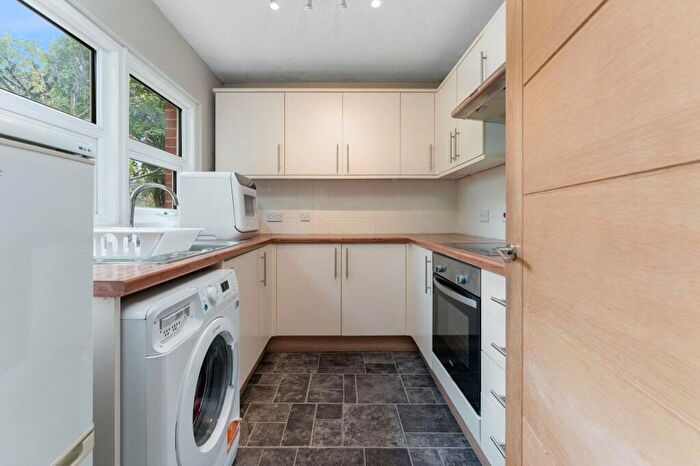 2 Bedroom Apartment To Rent In Overton Road, Sutton, SM2
