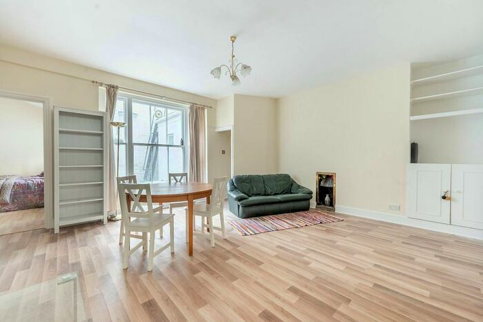 2 Bedroom Flat To Rent In Queen's Gate Gardens, South Kensington, London, SW7