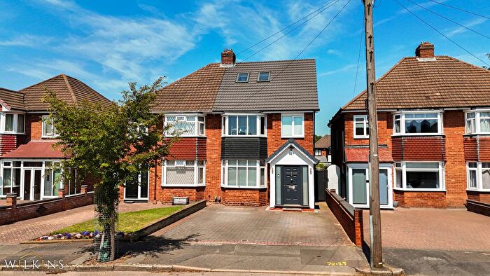 4 Bedroom Semi Detached House For Sale In Pentridge Close, Sutton Coldfield, West Midlands, B76