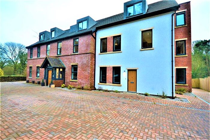 2 Bedroom Flat To Rent In Buxton Road West, Disley, SK12