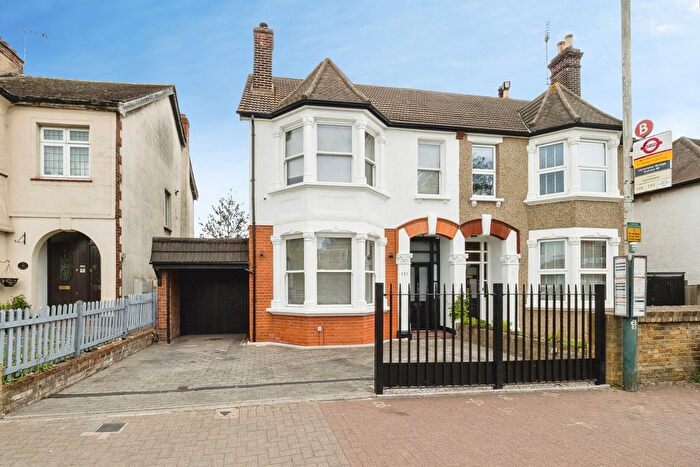 3 Bedroom Semi-Detached House For Sale In Upminster Road, Hornchurch, RM11