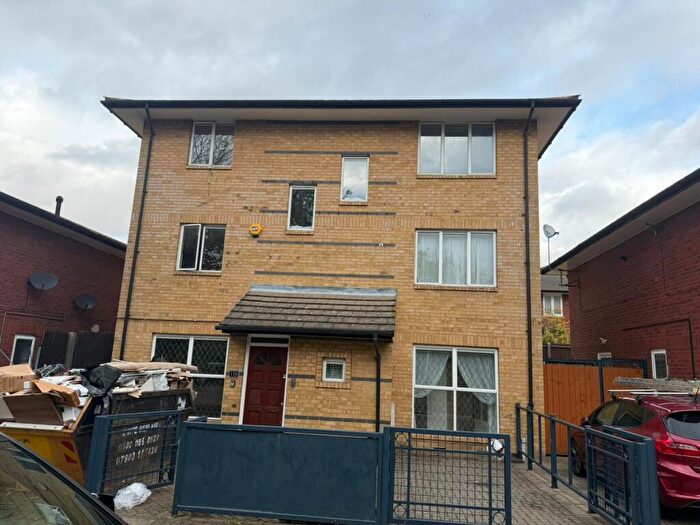 6 Bedroom Detached House To Rent In Covelees Wall, London, E6