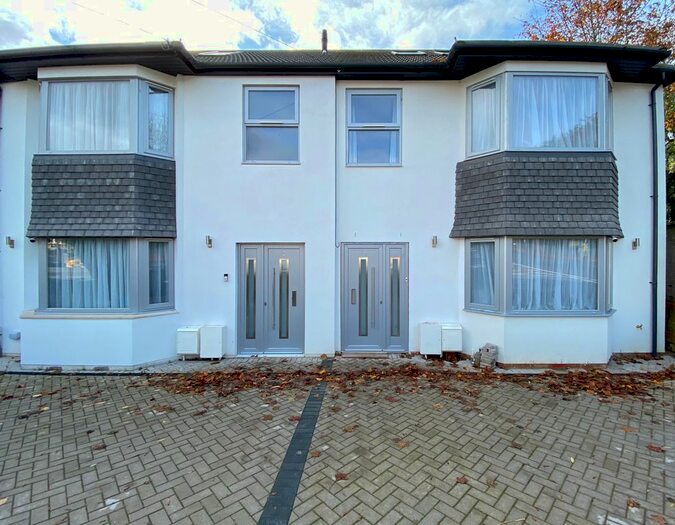 3 Bedroom Maisonette To Rent In The Fairway, Oakwood, London N14