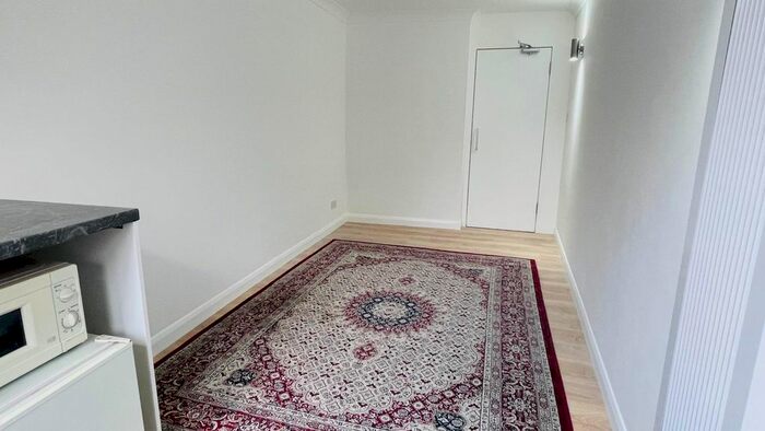 Studio To Rent In Walton Drive, Harrow, HA1