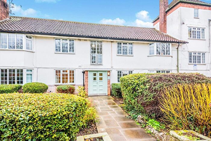 2 Bedroom Apartment To Rent In Okehampton Close, North Finchley, N12