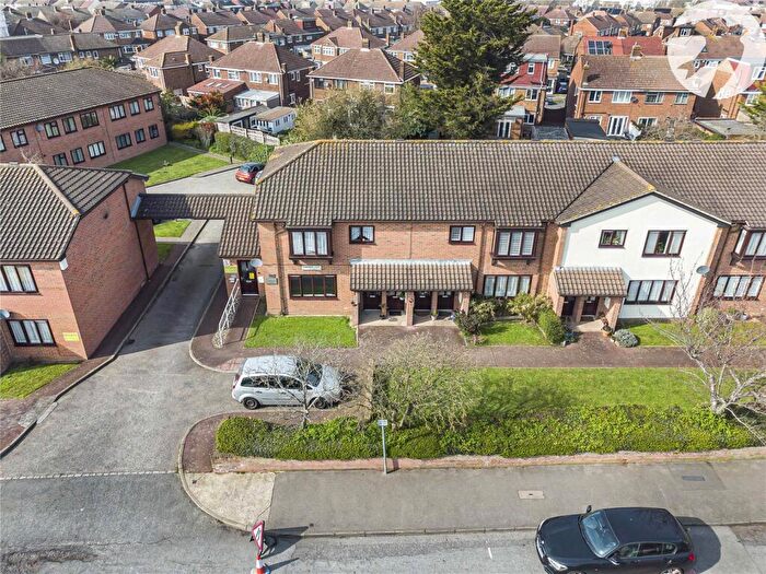 2 Bedroom Flat For Sale In Lunedale Road, Dartford, Kent, DA2