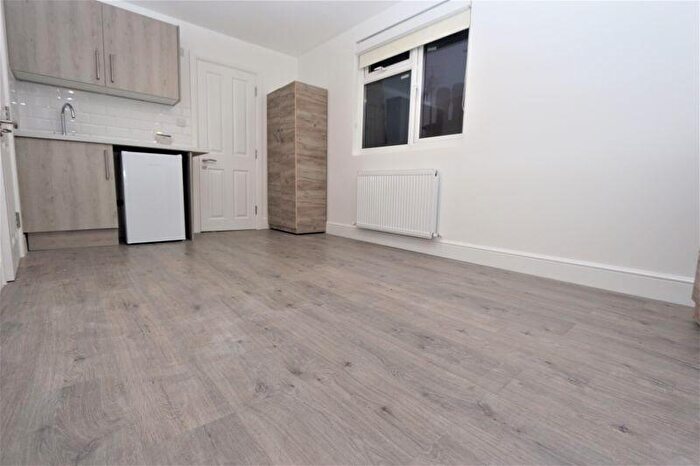 Property To Rent In Regents Park Road, Finchley, N3