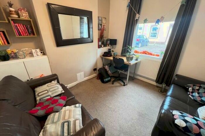 3 Bedroom Terraced House To Rent In Rhymney Street - Cardiff, CF24