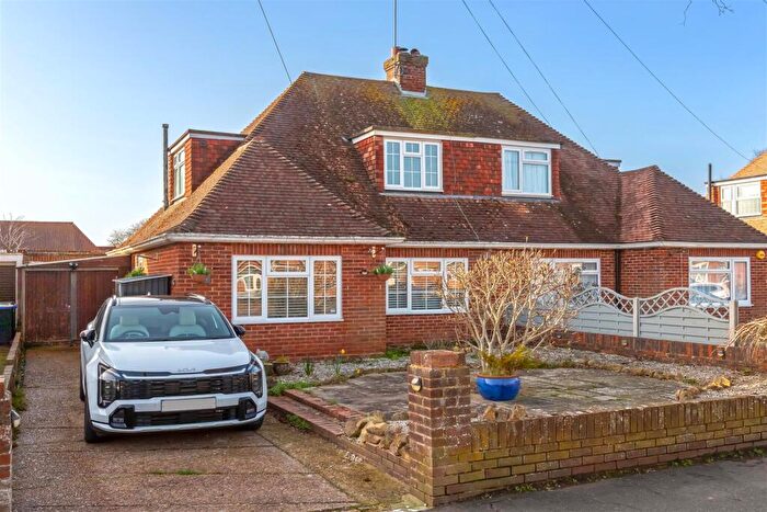 3 Bedroom Chalet For Sale In Melrose Avenue, Worthing, BN13