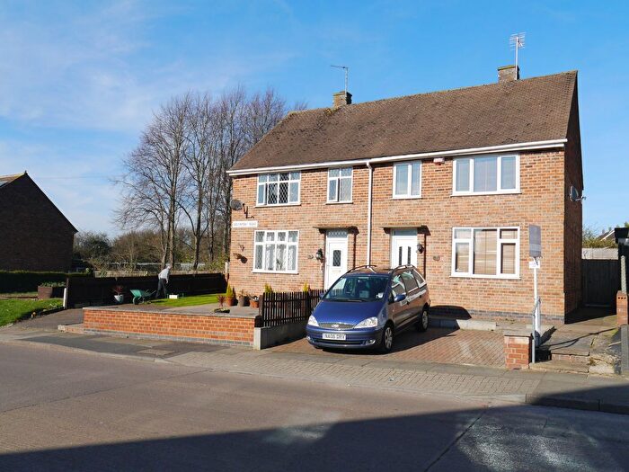 3 Bedroom Semi-Detached House To Rent In Davenport Road, Leicester, LE5