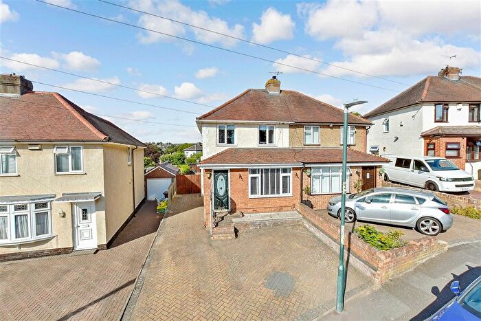3 Bedroom Semi-Detached House For Sale In Woodstock Road, Strood, Rochester, Kent, ME2
