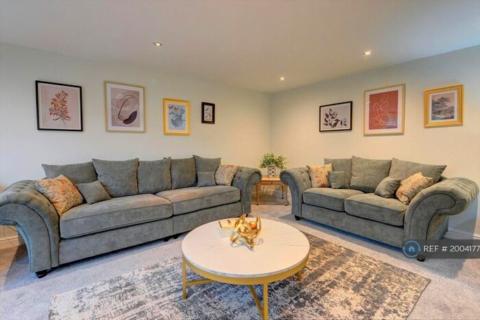 3 Bedroom Flat To Rent In Coppice Drive, Harrogate, HG1