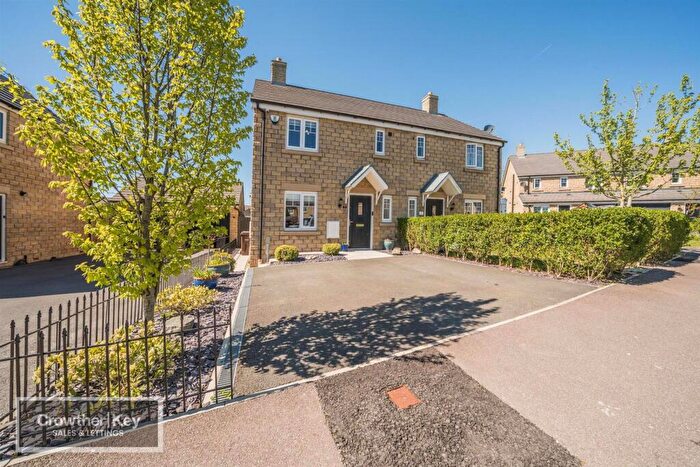 3 Bedroom Semi-Detached House For Sale In Starling Road, Buxton, SK17