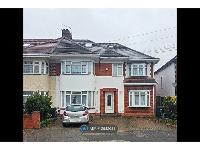 4 Bedroom Flat To Rent In Ilford, Ilford, IG2