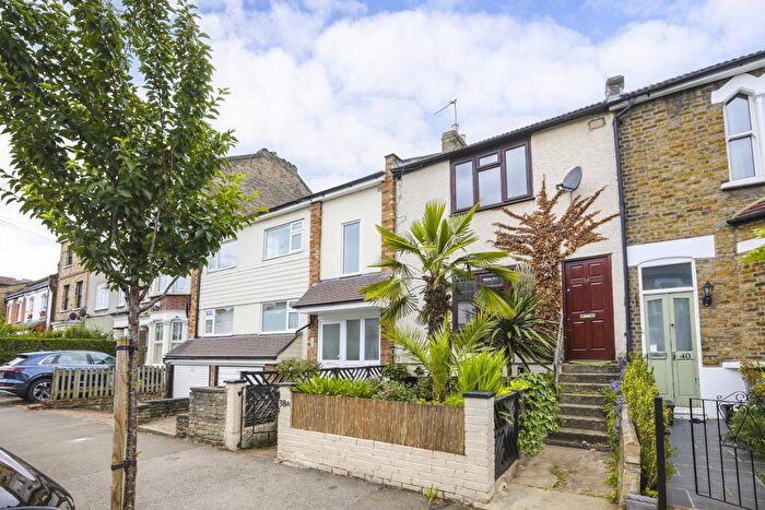 2 Bedroom Maisonette To Rent In Stanley Road, South Woodford, E18